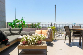 Sea View Penthouse In The Heart Of The City